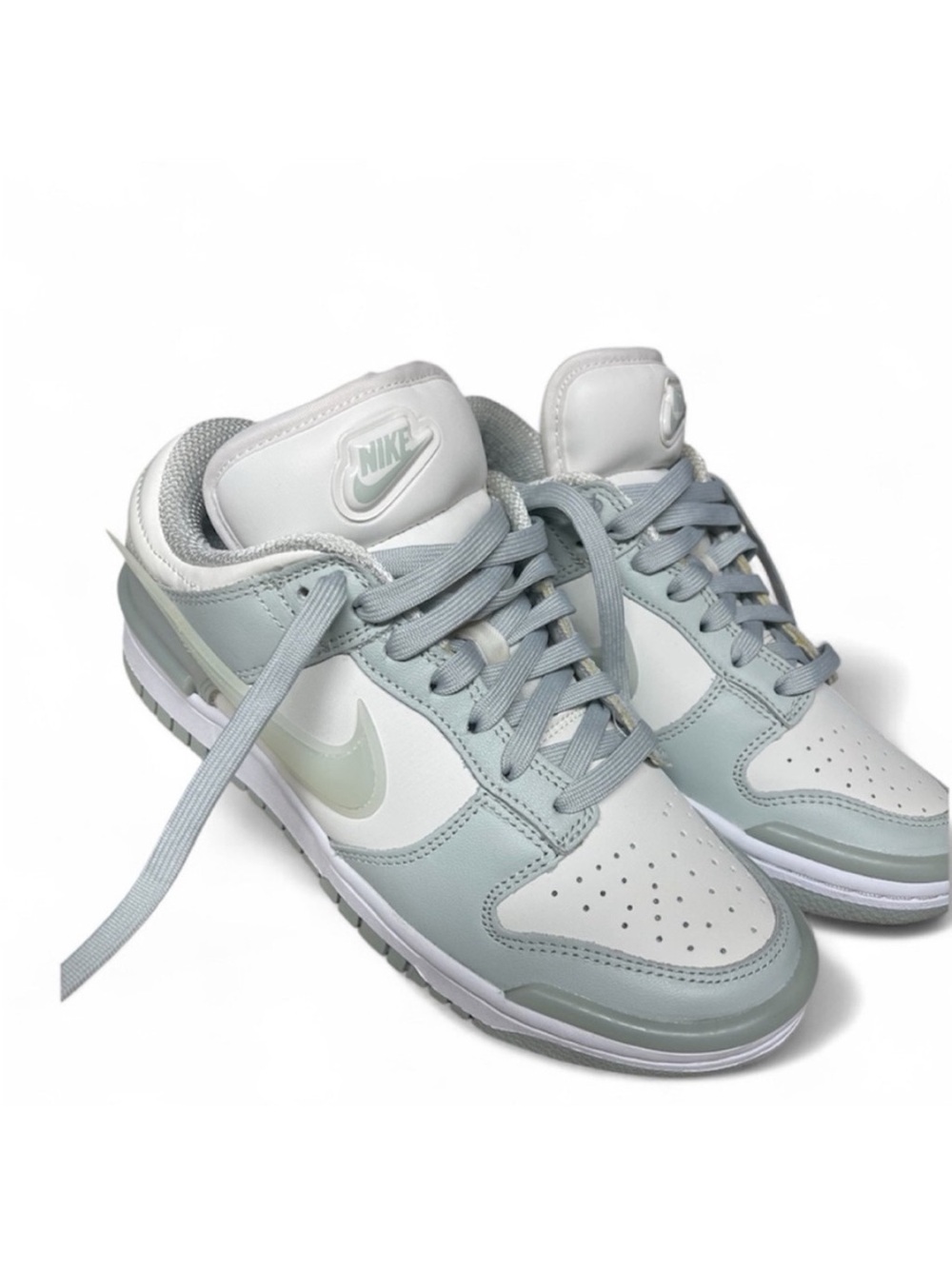 Nike Wmns Dunk Low Twist
LIGHT SILVER/SAIL-WHITECasual Sneakers
DZ2794-004 Sz 7